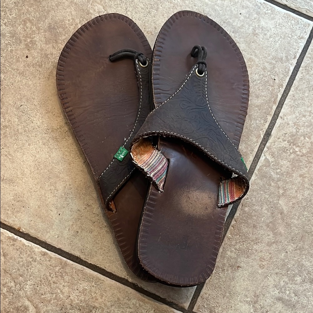 Sanuk Brown Leather Flip-Flops Simple Design